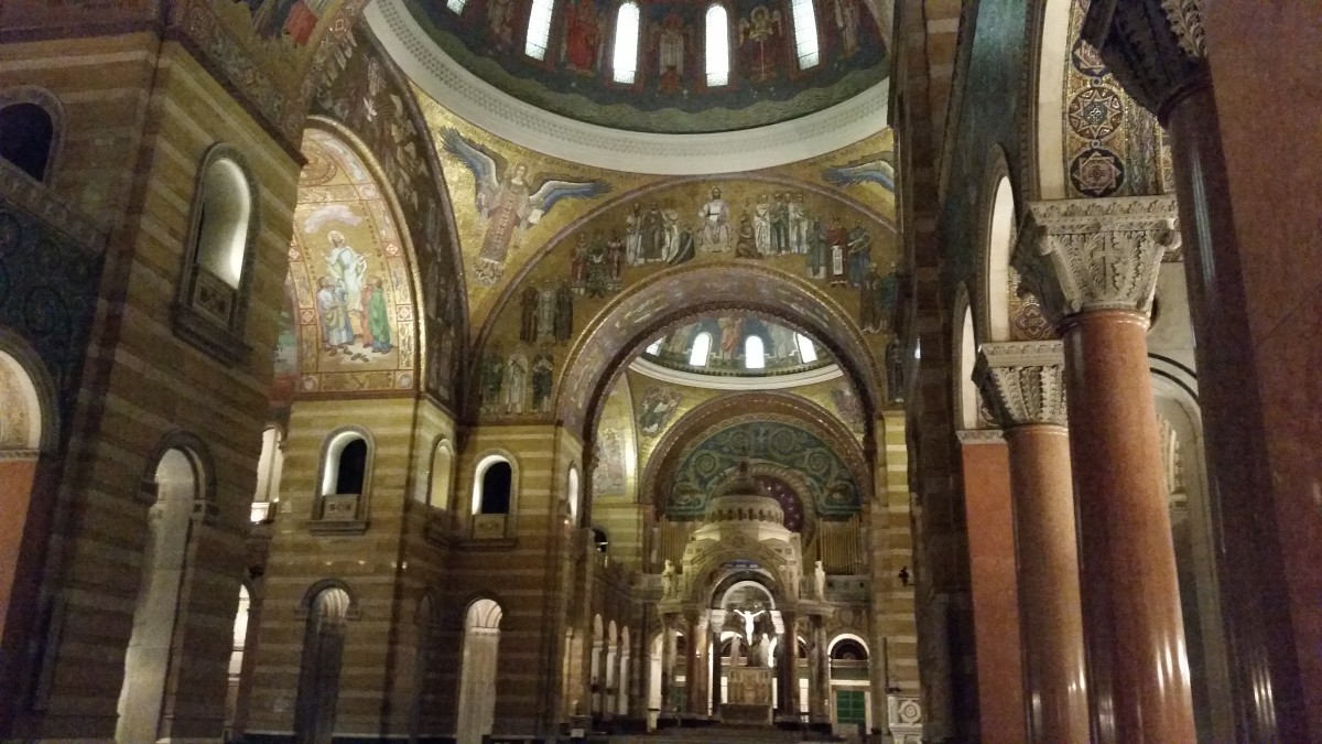 Basilica of St. Louis - Inside