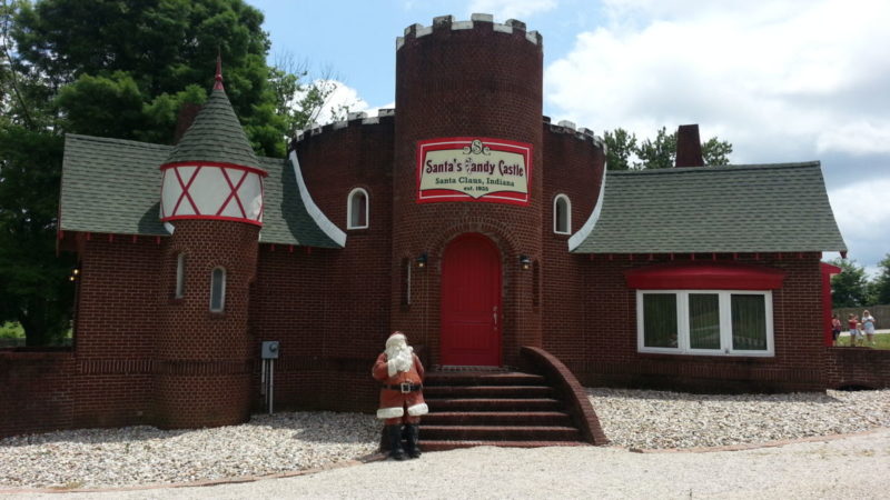 Are you one of those people that start counting down the days until Christmas in JULY? Love waterparks or theme parks? Visit Santa Claus, Indiana