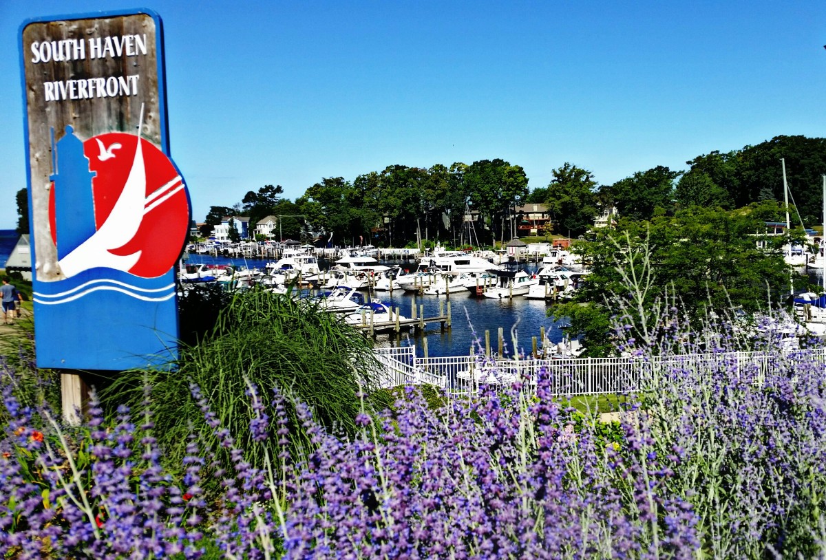 The best things to do in South Haven MI. Plan your next summer vacation with this guide to all the must-do's in this charming lakefront town.