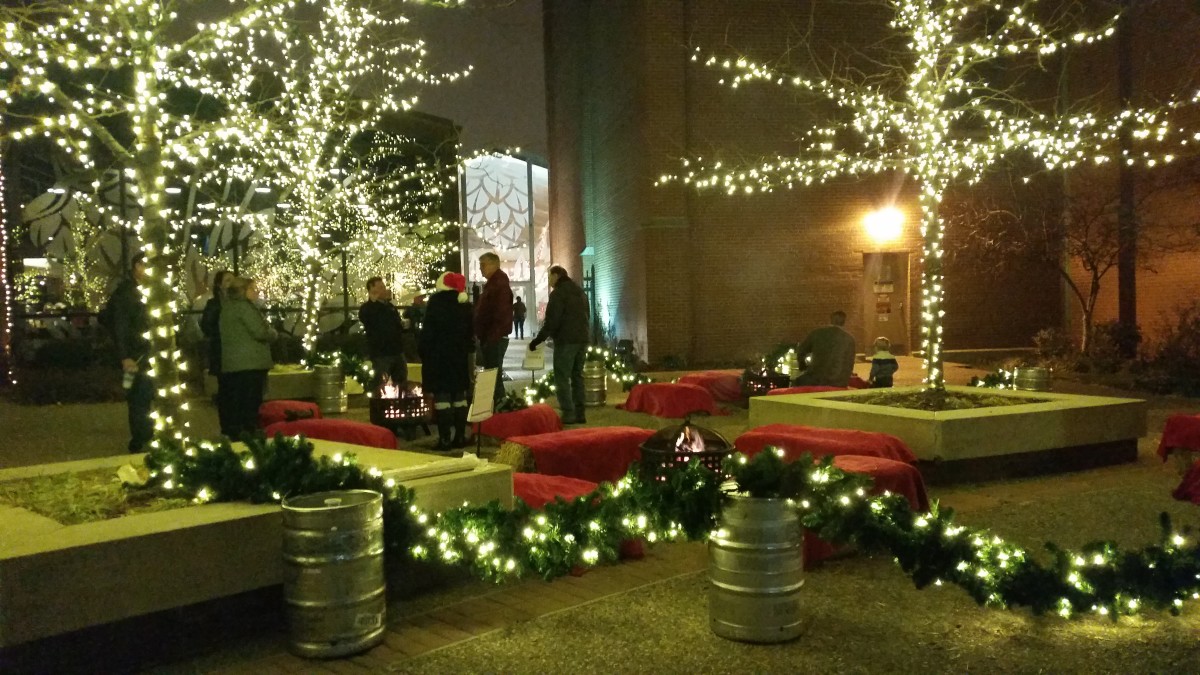 Anheuser Busch Brewery Lights Up at Christmas Dang Travelers