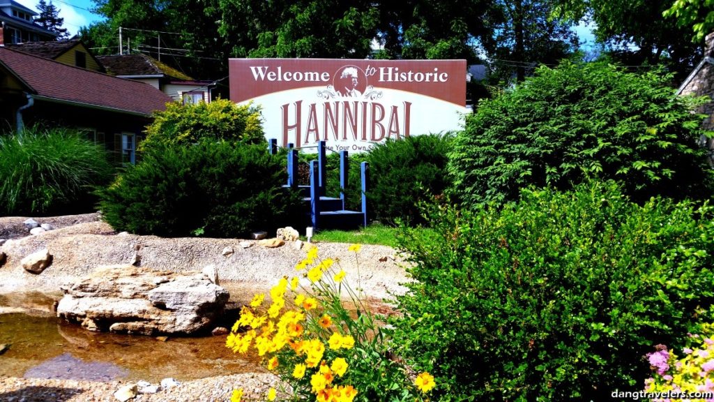 Downtown Hannibal "Welcome to Historic Hannibal" sign.
