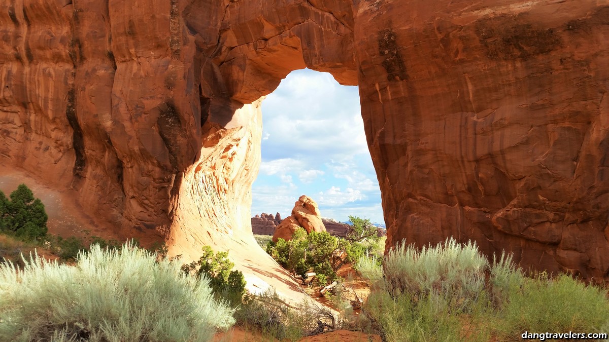 Pine Tree Arch and Tunnel Arch on the Devil's Garden Trail.
