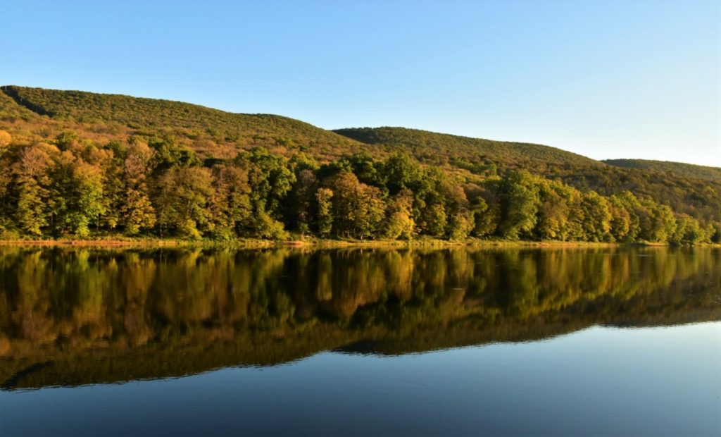How to Find the Most Beautiful Fall Foliage in the Poconos Dang Travelers