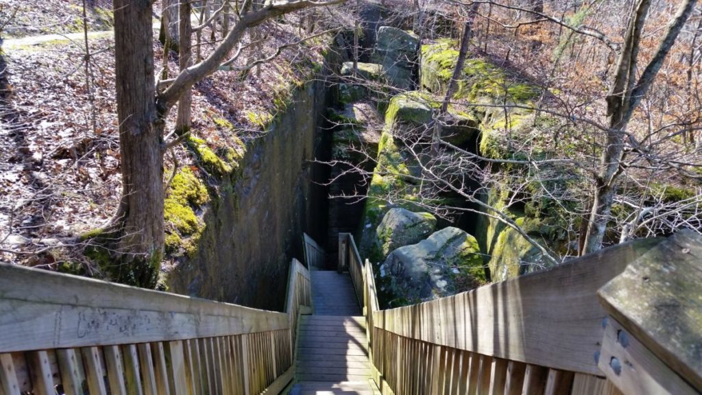 Southern Illinois is home to incredible landscapes of dramatic rock formations and stunning vistas. Here are the top Shawnee National Forest attractions.