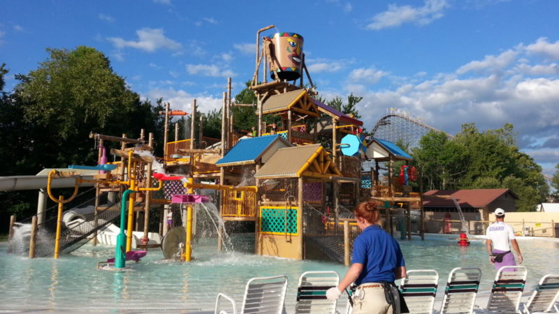 Are you one of those people that start counting down the days until Christmas in JULY? Love waterparks or theme parks? Visit Santa Claus, Indiana
