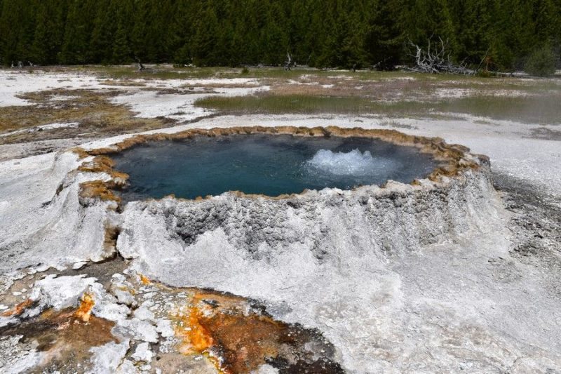 Follow this Yellowstone itinerary 5 days for the must-see sites, hikes, and attractions in the park. Plus travel tips and lodging suggestions.