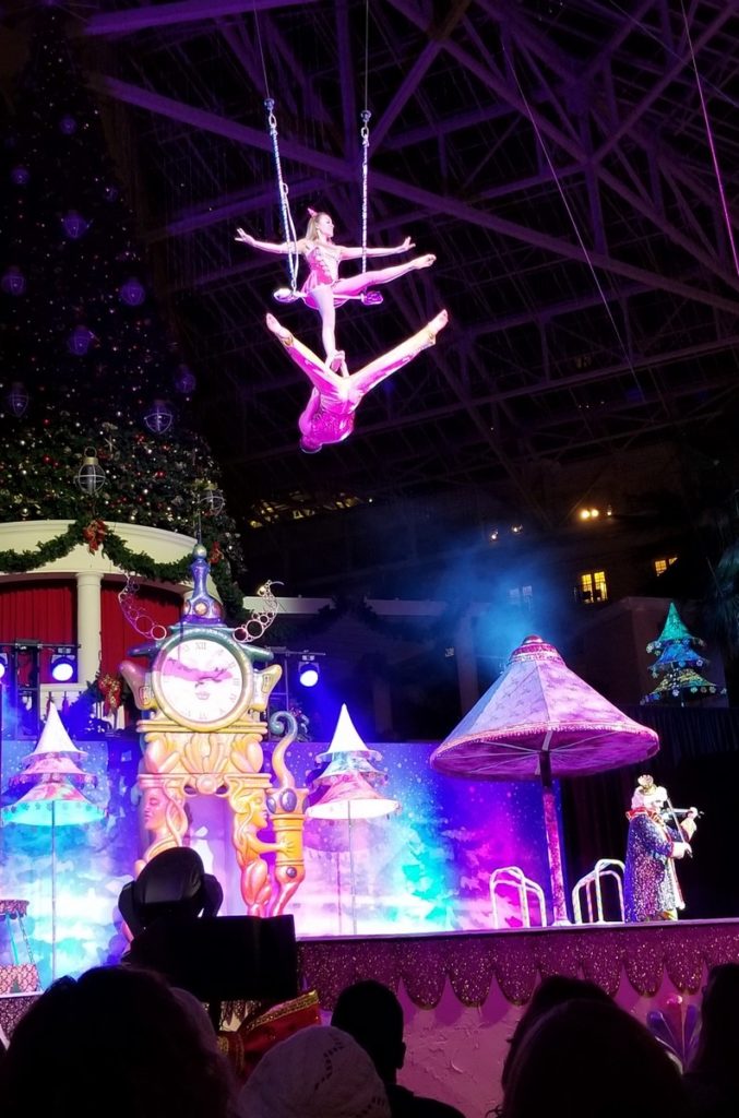 Looking for things to do in Orlando besides the theme parks? Check out these 10 festive places to go!