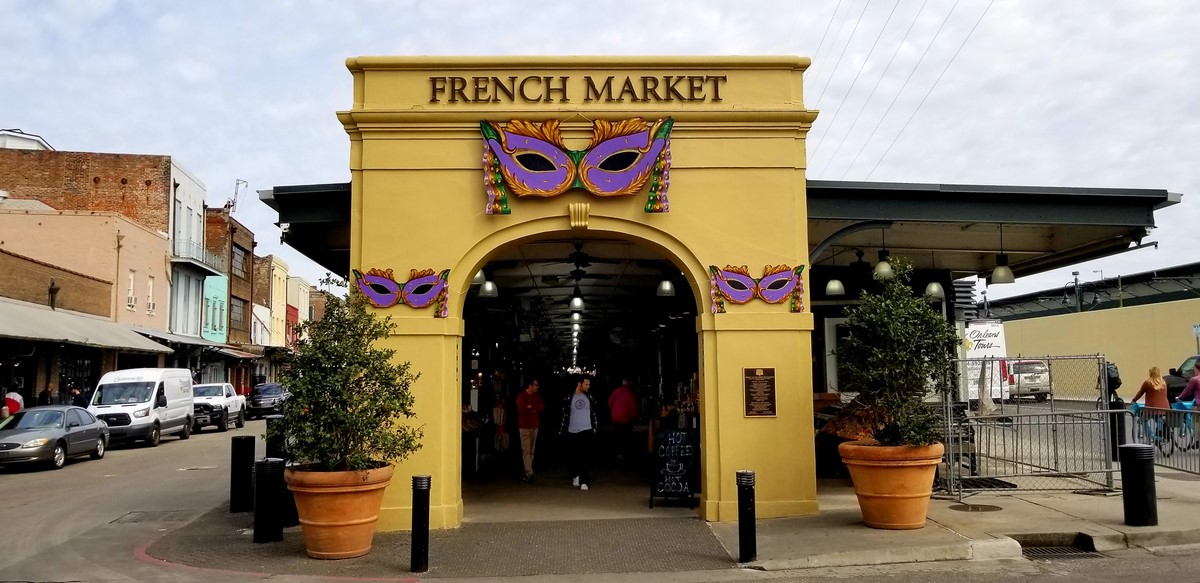 Best Things to do in New Orleans for a First Time Visitor. Extensively explore the French Quarter architecture. Wander through the Lower Garden District. Enojy the Music Scene. Check out at least one Cemetery. Experience a vintage Streetcar Ride.