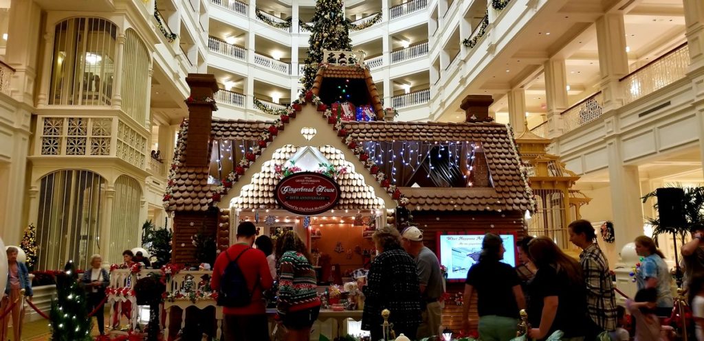 Orlando is not just for theme parks, check out these 10 festive things to do including the Grand Floridian hotel!