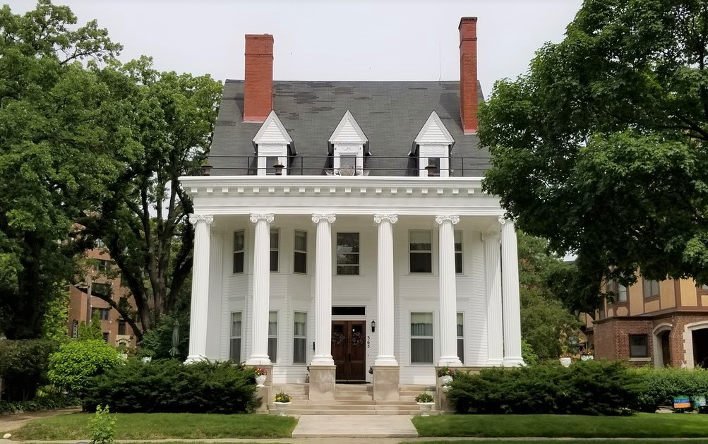 Things to do in St. Paul, Minnesota should include a stroll down Summit Avenue. The historic homes are beautiful!