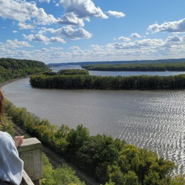 30 Must-See Places on the Great River Road in Illinois
