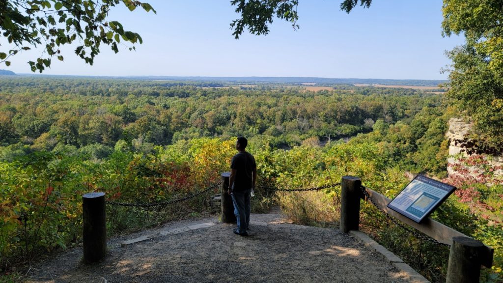 The viewpoint on the Little Grand Canyon Trail in Shawnee National Forest.