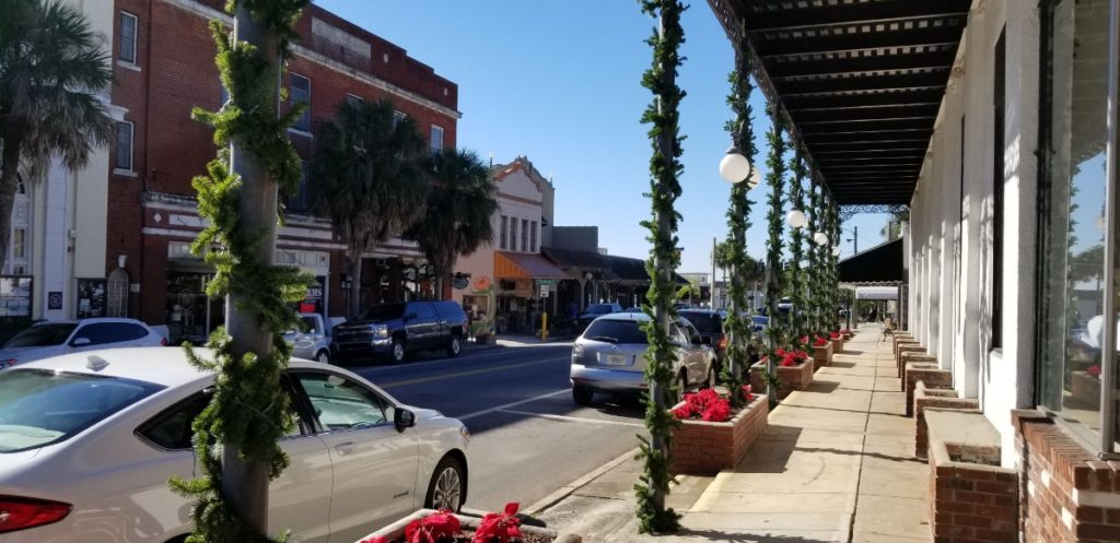 Historic downtown Mount Dora is the perfect day trip from Orlando, Florida.