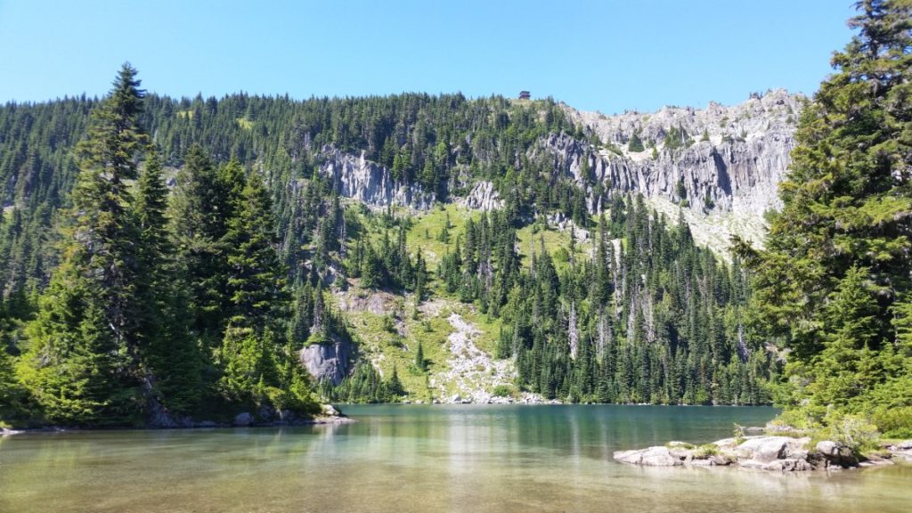 An alpine lake at the start of the Tolmie Peak Trail.